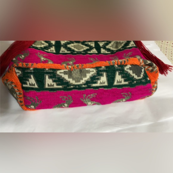 Authentic Handmade Ecuadorian Cross-body Bucket Bag… 13” x 12” - Picture 6 of 10